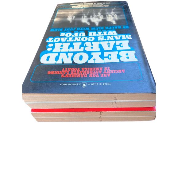 UFO Vintage BOOK Lot of (2), Not of this World, Beyond Earth, Paperback 1970s - Picture 5 of 11